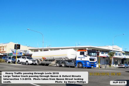 HJP 0372 Large Tanker truck passing through Queen and Oxford Streets Intersection 1-3-2019