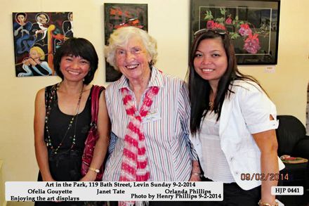 HJP 0441   Art in the Park, 119 Bath Street, Levin Sunday 9-2-2014   Ofelia Gouyette   Janet Tate   Orlanda Phillips enjoying the Arts isplay