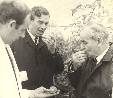 Minister of Agriculture, Levin Hort. Research Centre, 1971