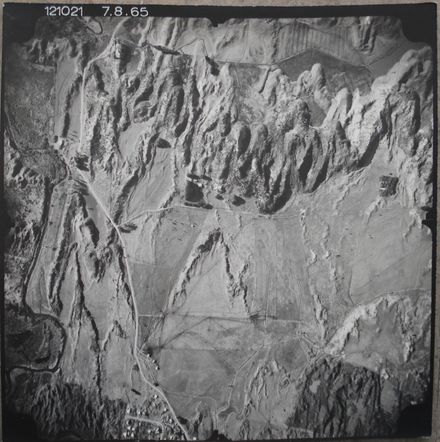 Waikawa Beach Road to Waikawa Beach settlement, 1965