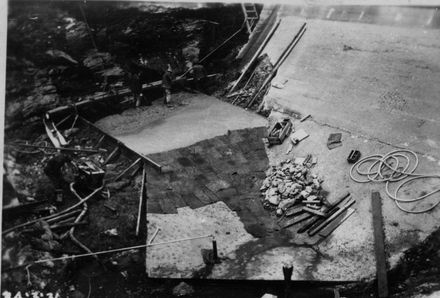 Pouring concrete at base No.2 Dam, Mangahao, 1936