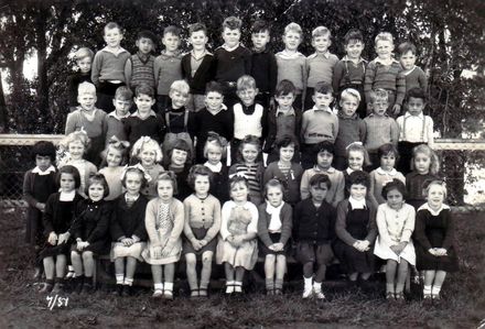 Class photo of Primer pupils (unidentified), Shannon School, 1951