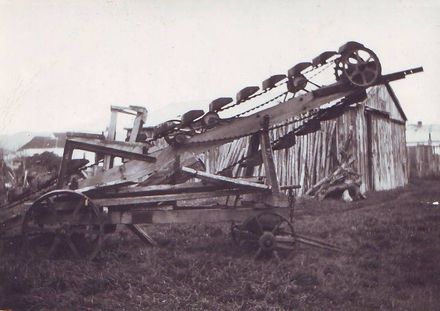 Bucket-line conveyor (able to be towed)