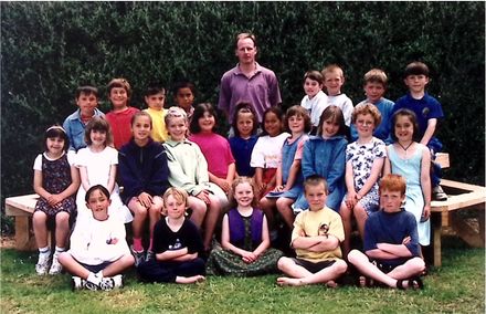 Poroutawhao School Class Photo 1993 - Resource cover image