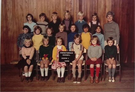 Poroutawhao School Standard 1-2 Class Photo 1980 - Resource cover image