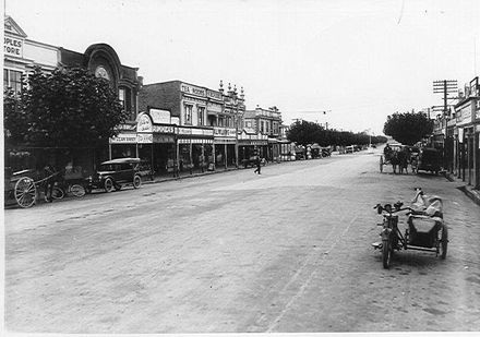 Central Oxford Street, Levin (between 1919 & 1924)