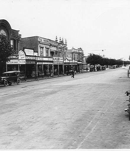 Central Oxford Street, Levin (between 1919 & 1924)