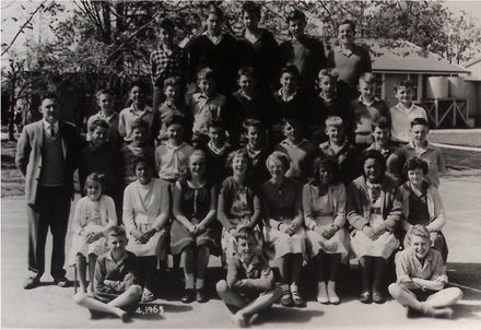Poroutawhao School Standards 5-6 Class Phooto 1963 - Resource cover image