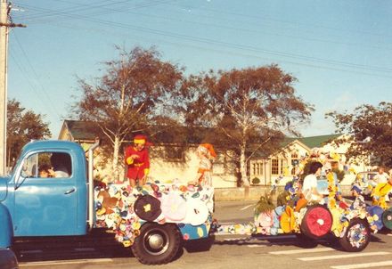 Unidentified group on blue truck with trailer, Shannon Christmas Parade, 1980's