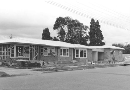 Multi-unit 'own-your-own' flats, Winchester St., 1971 - Resource cover image