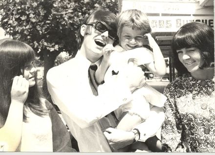 Mr Lee Grant (singer) & fans, 1968 - Resource cover image