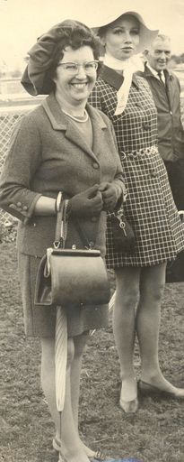 Mrs Parkin & Miss Barton, fashion at Levin Racing Club meeting