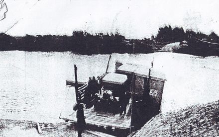 2nd ferry / punt operating after flood damaged bridge, Shannon, 1926