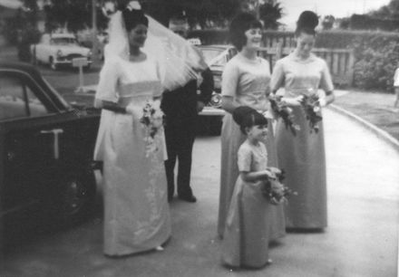 Unidentified bride, bridesmaids & flower girl, 1960's (?) - Resource cover image