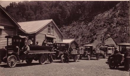 Transport lorries outside buildings at No.1 Dam, 22 December 1926