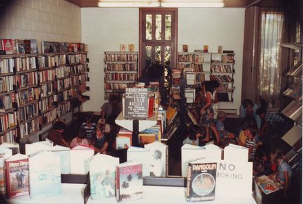 Class from Shannon School visiting Shannon Library, 1981