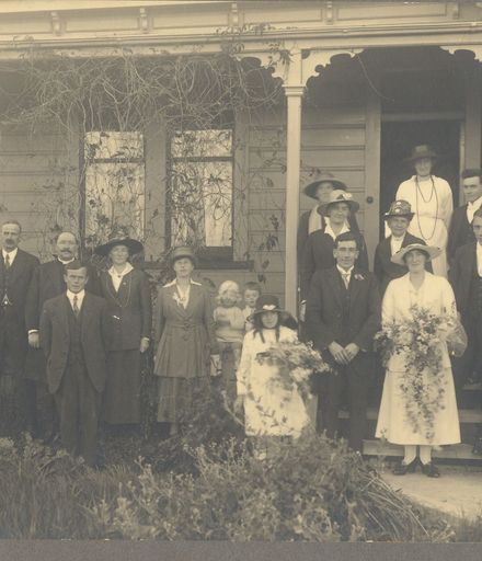 Ransom wedding party at Kent Street house, 1920