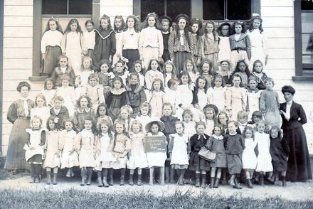 Girls of Shannon School and 2 female teachers, 1908