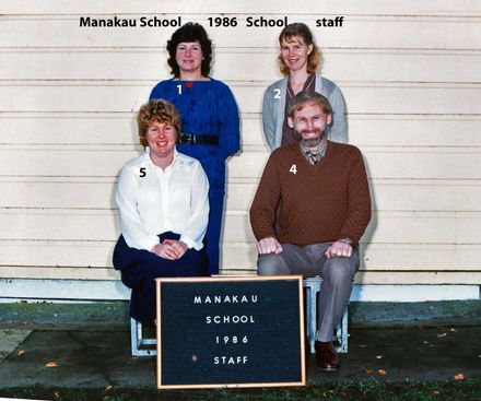 Manakau School    1986   School  staff - Resource cover image