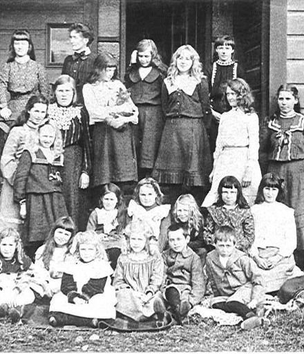 Norwood School, Queen St., Levin, 1904