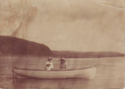 Unidentified group of 16 (women & children) at Plimmerton, 1920's