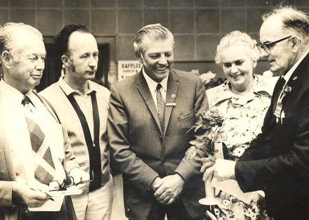 Enthusiasts at Horowhenua Rose Society's annual show - Resource cover image