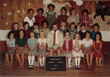 Poroutawhao School Room 2 Class Photo 1979 - Resource cover image