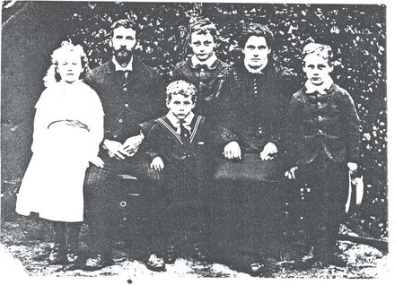 Thomas & Catherine King with their 4 eldest children, c.1895