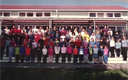Poroutawhao School Whole School 2003 - Resource cover image