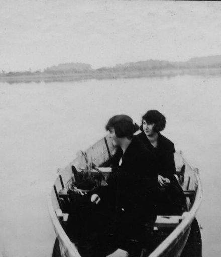 Rowboat on Manawatu River 1922