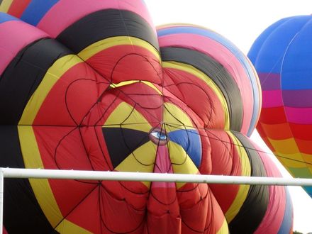 2011 Balloons - Friday afternoon Eye in top of balloon at Donnelly Park Levin - Resource cover image