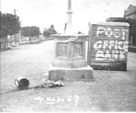 "Outhouse", Oxford St. & Queen St. intersection, 1912