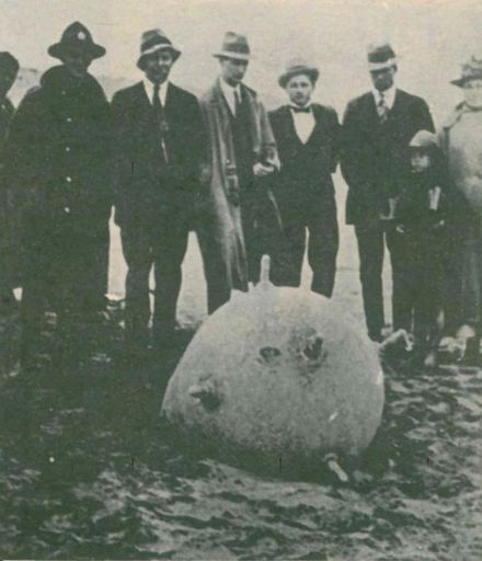 Mine washed up on Hokio Beach, Levin November 14 1918