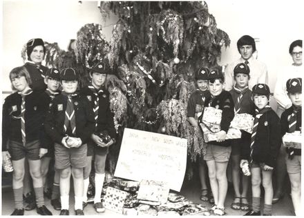 Kia Maia Cubs, donate Christmas gifts, 1972