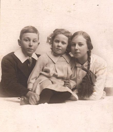Three children.  c1914-18?