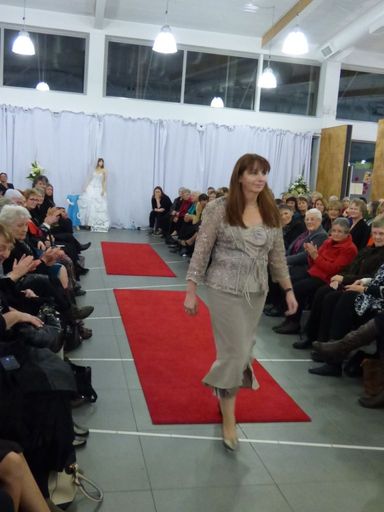 Heritage Wedding Fashion Parade - 2011 Louise Duncan mother of the bride - Resource cover image