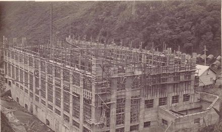 Powerhouse during construction, 1923