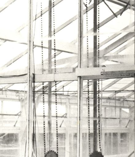 Glasshouse ventilation / temperature mechanisms, 1971