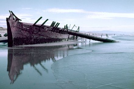 Hydrabad wreck c.1965 - Waitarere Beach - Resource cover image