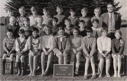Poroutawhao School Standards 3-4 Class Photo 1971 - Resource cover image