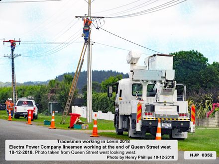HJP 0352 Electra Power Company linesmen working at the end of Queen Street west 18-12-2018 - Resource cover image