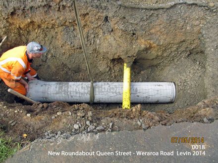 New Roundabout Queen St. photo 0131