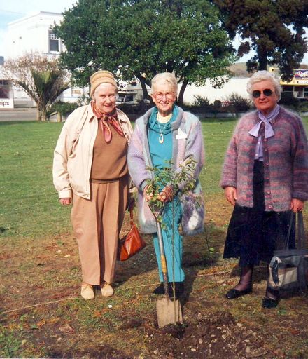 Tree planting ceremony at Te Maire Park, Plimmer Terrace, Shannon, c.1990