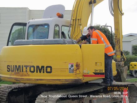 New Roundabout Queen Street - Weraroa Road, Levin 2014_0026