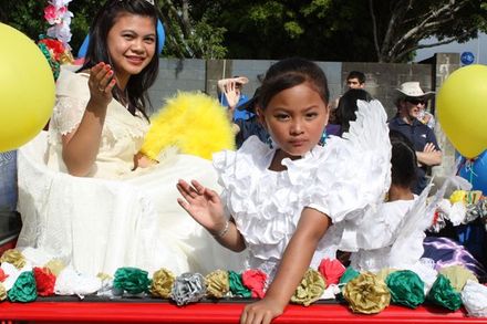 People at Levin Christmas Parade 2011 - Resource cover image