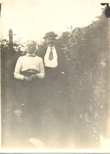 Harriet and George Munt, (c.1915)