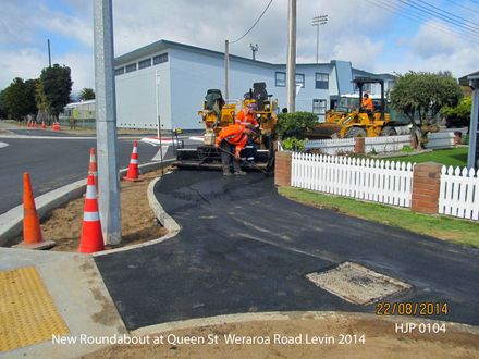 New Roundabout at Queen St  Weraroa Road Levin 2014 HJP 0104 - Resource cover image