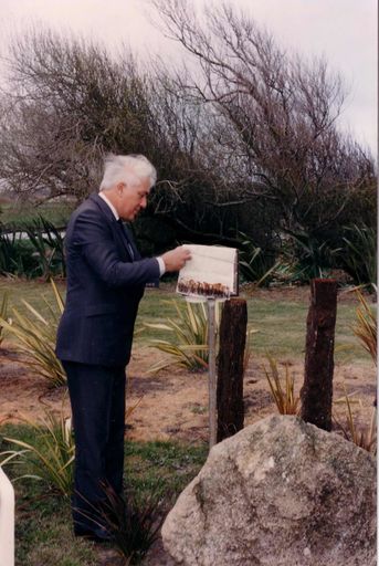 Flax walk opening - Sir Paul Reeves unveiling plaque, 1990