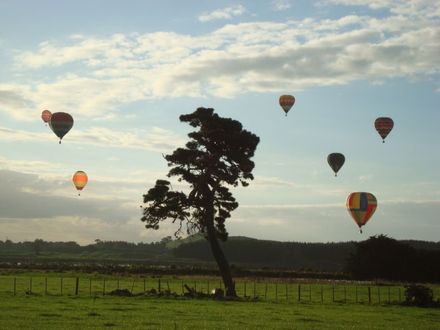 2011 Balloons - Friday afternoon 7 balloons set off over Lake Horowhenua Levin