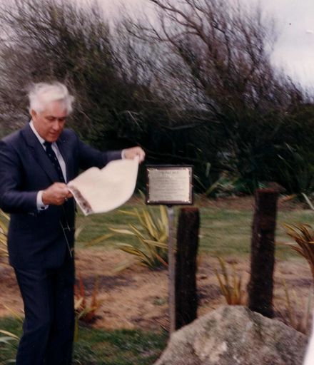 Flax walk opening - Sir Paul Reeves with unveiled plaque, 1990